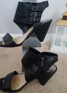 🎈🎈HOT PICK🎈🎈Vince Camuto black leather heels